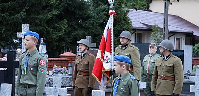 Uroczyście przy grobie majora Kozubowskiego-87217