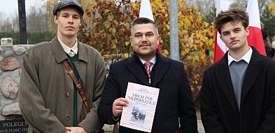 11 listopada w Kampinosie, pojawili się gazeciarze-88805