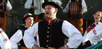 Kierownik posterunku policji w Teresinie na wielkiej scenie-89430