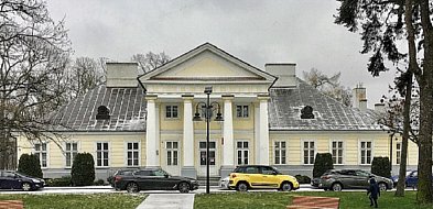 Szkoła Muzyczna w Sochaczewie: tymczasowo nie zaparkujecie na placu-89628