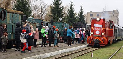 Mikołaj zamienił sanie na kolejkę wąskotorową-89652