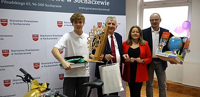 Wzruszająco na podsumowaniu XX Zbiórki Makulatury i Puszek-89718