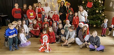 Radość i świąteczna atmosfera podczas Mikołajek w Młodzieszynie-89802