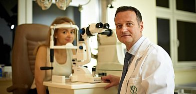 Dr Mikołaj Krajewski zagląda nam w oczy do dna-89844