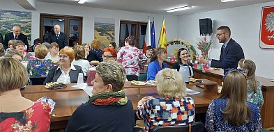 Dzień Kobiet w gminie Rybno, wójt Damian Jaworski zaprasza