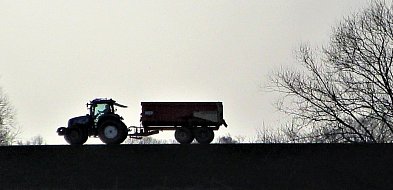 Wójt Mońka do rolników: zostawmy pola do obróbki, a drogi do jeżdżenia