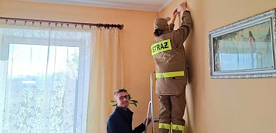 Bezpieczniej w gminie Rybno, trwa montaż czujek