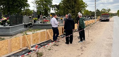 Trwają prace przy ogrodzeniu cmentarza w Juliopolu