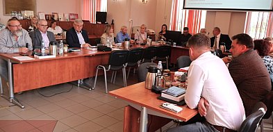 Zakup działki pod parking w Kątach: rada daje zielone światło