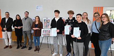 Młodzi zdolni z Ogrodnika zaprojektowali plakaty i ulotki, pomógł grant