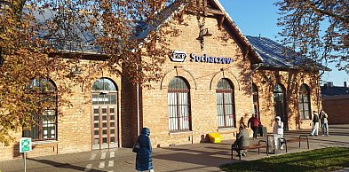 Komenda policji o bezdomnych na dworcu PKP w Sochaczewie