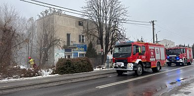 Kłęby dymu nad Sochaczewem. Pożar pustostanu przy ul. Sienkiewicza