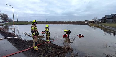 Zalania i podtopienia w powiecie, 10 interwencji straży jednej doby [FOTO]