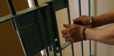 Upojony kierowca BMW zatrzymany przez policjanta po służbie, pomogła żona