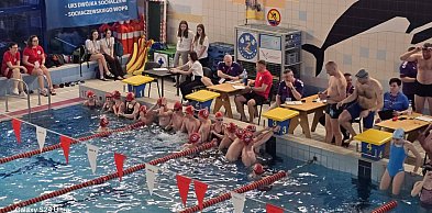 Otyliada w Sochaczewie. Pływają przez całą noc