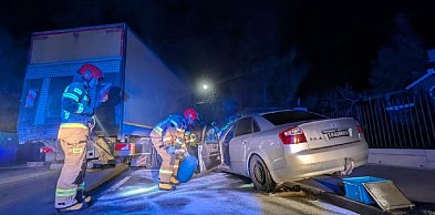 Zderzenie osobówki z ciężarówką na Inżynierskiej