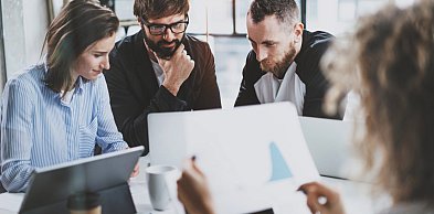 Mikrofaktoring czy tradycyjny faktoring – co lepsze dla małej firmy