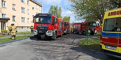 Pożar w budynku wielorodzinnym w Szymanowie. 28 osób ewakuowanych