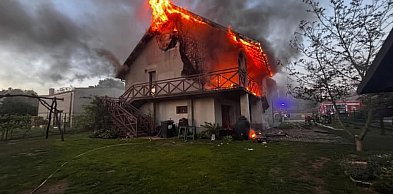 Pożar domu w Sochaczewie, pięć osób w szpitalu