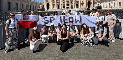 Młodzież z Iłowa u Świętego Piotra