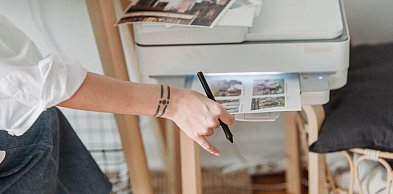 Praca i nauka z domu: Jak przygotować drukarkę HP DeskJet 2700 na codzienne wyzwan