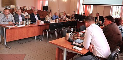 Zakup działki pod parking w Kątach: rada daje zielone światło
