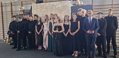 Bal ósmoklasistów w Rybnie