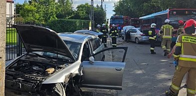 Młynarska: zderzyły się osobówki, oberwał autobus
