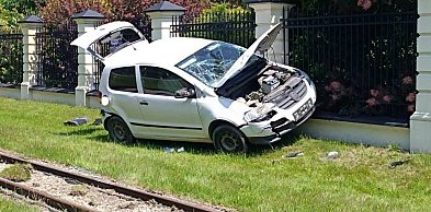 Dachowanie w gminie Brochów, motocyklista uciekł z miejsca zdarzenia
