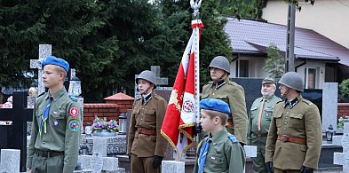 Uroczyście przy grobie majora Kozubowskiego-87217