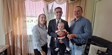 Wójt Damian Jaworski z wizytą u najmłodszych mieszkańców gminy Rybno-87666