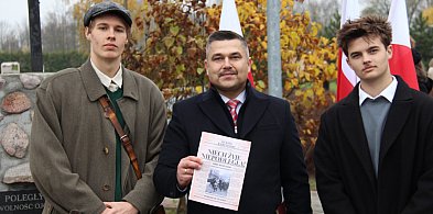 11 listopada w Kampinosie, pojawili się gazeciarze-88805