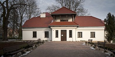 Pod kryształowym niebem: nowa wystawa czasowa w Muzeum Ziemi Błońskiej-88892