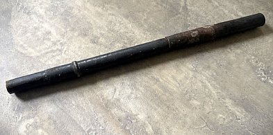 Pobicie mężczyzny w Kuznocinie, jeden ze sprawców użył metalowej rurki-89084