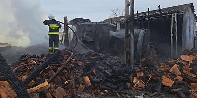 Duży pożar w Kromnowie, spłonął kombajn i sieczkarnia-89187