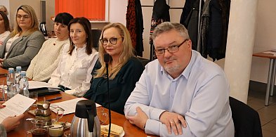 Boisko w Feliksowie nie przy samej szkole, powód perspektywiczny-89526