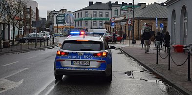 Policja Sochaczew: chciał posłuchać radia przy kawie, odpowie za kradzież-89550