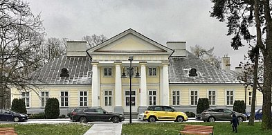 Szkoła Muzyczna w Sochaczewie: tymczasowo nie zaparkujecie na placu-89628