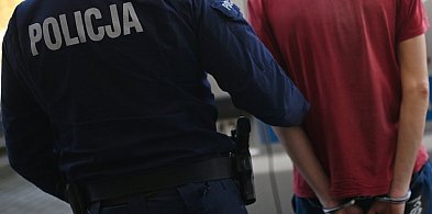 Przerzucił łup przez linię kas, ale ochroniarze sklepu byli czujni-89808