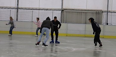 Basen, lodowisko, biblioteki, urzędy w święta-90175