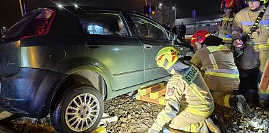 Groźnie na przejeździe kolejowym w Błoniu