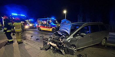 Czołowe zderzenie dwóch samochodów w Paprotni