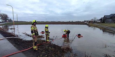 Zalania i podtopienia w powiecie, 10 interwencji straży jednej doby [FOTO]
