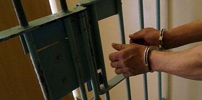 Upojony kierowca BMW zatrzymany przez policjanta po służbie, pomogła żona