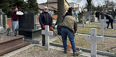 Z grobów rodzin na bohaterów, Wojewoda: tak się nie robi
