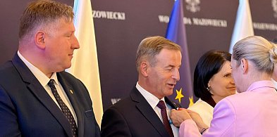 Burmistrz Błonia wyróżniony medalem przez Ministrę Barbarę Nowacką