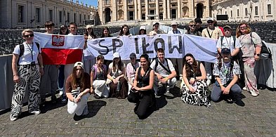 Młodzież z Iłowa u Świętego Piotra