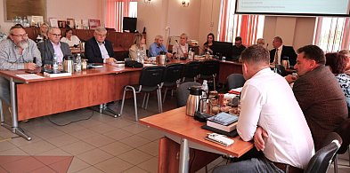 Zakup działki pod parking w Kątach: rada daje zielone światło