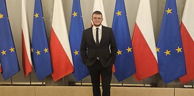 Uczeń ZSCKP na spotkaniu z premierem i ministrą edukacji, tematem: telefony