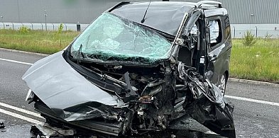 Czołowe zderzenie osobówki z ciężarówką, DK 92 zablokowana